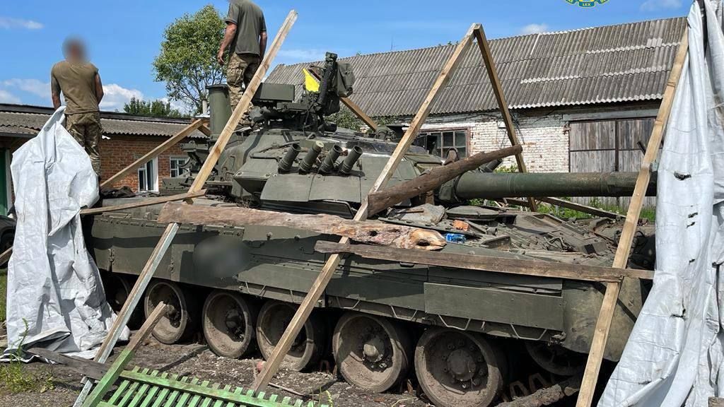 Ukrajinec přes rok na dvoře skrýval tank, který ostřeloval nemocnici
